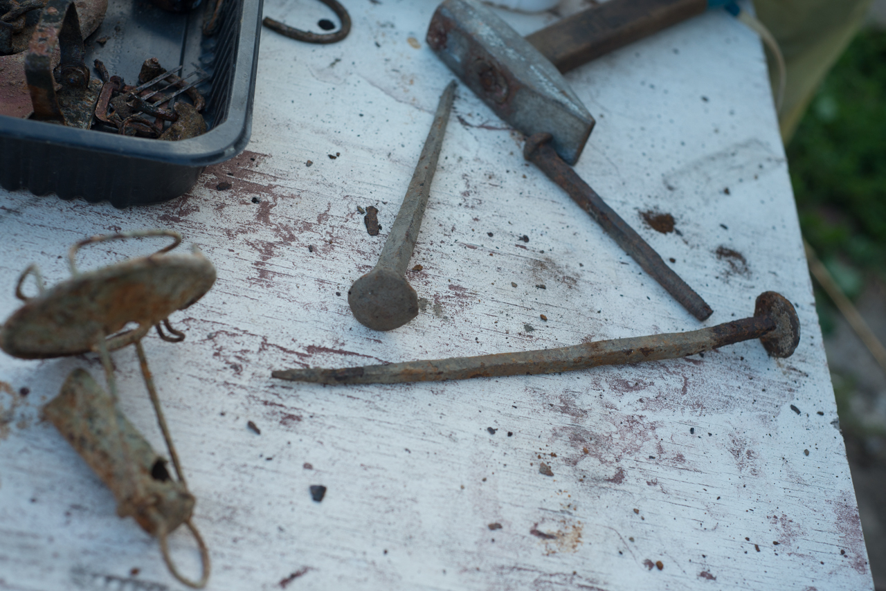 Подготовка экспонатов - три крупных гвоздя.jpg